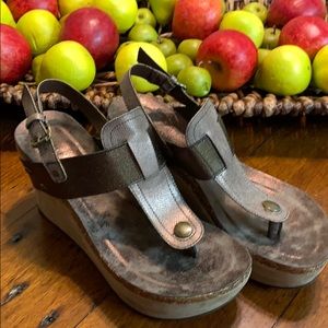 NWOT Pierre Dumas Sandals Sz 8